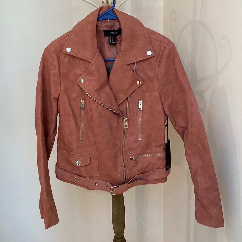 Women’s short leather jacket. Dust rose color Size M, tags on, smoke free home.